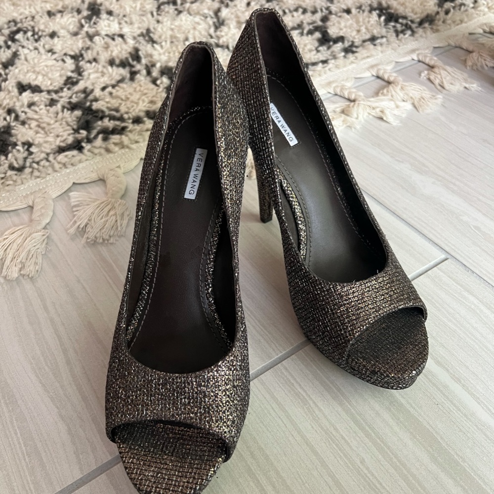 Vera Wang Pumps